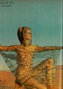 Journey_Rubartelli_US_Vogue_April_1st_1967_02.thumb.jpg.3205a5fe8fbb5d704afecb2aaabcde1c.jpg