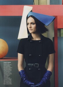 Meisel_US_Vogue_August_2007_06.thumb.jpg.79a62c33ae6dd8e6b4340a011d7e1cb3.jpg