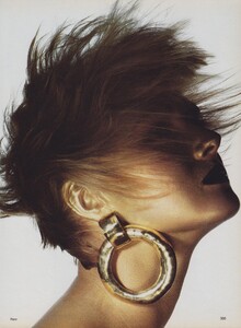 Metals_Penn_US_Vogue_May_1985_06.thumb.jpg.6d51a0e2a6f4103d90c0971714818067.jpg