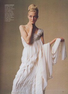 Penn_US_Vogue_April_2000_15.thumb.jpg.1fa59a60a5294c215f3261236fbdb841.jpg