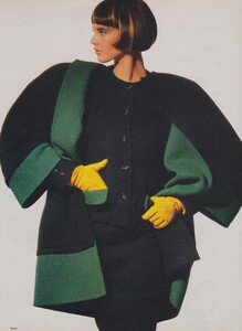 Penn_US_Vogue_October_1986_14.thumb.jpg.078e05bee04a0c447fad13401817e8f4.jpg