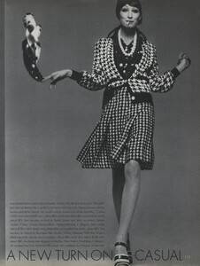 Ready_Avedon_US_Vogue_January_1973_04.thumb.jpg.23d053ba8c24a5ee53ae720d553a6a61.jpg