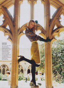 Testino_US_Vogue_October_2003_06.thumb.jpg.0968c3ecbef6c04ecf556911ea1f7d0d.jpg