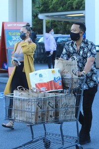 chrissy-teigen-and-john-legend-shopping-at-bristol-farms-in-beverly-hills-02-23-2021-6.jpg
