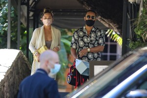 chrissy-teigen-leaves-wolfgang-puck-at-hotel-bel-air-02-22-2021-2.jpg