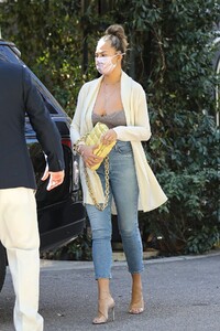 chrissy-teigen-leaves-wolfgang-puck-at-hotel-bel-air-02-22-2021-3.jpg