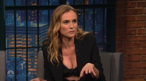 diane-kruger-late-night-with-seth-meyers-3.jpg