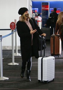 kristin-cavallari-at-lax-in-los-angeles-02-11-2021-7.jpg