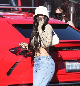 kylie-jenner-in-denim-at-matsuhisa-sushi-restaurant-in-beverly-hills-02-23-2021-1.jpg