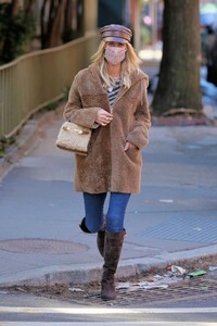 nicky-hilton-pout-and-about-in-new-york-02-24-2021-5.jpg