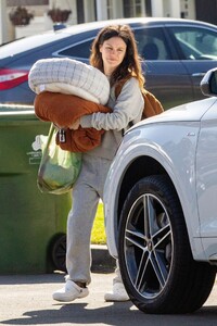rachel-bilson-in-a-grey-sweats-north-hollywood-02-08-2021-0.jpg