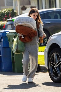 rachel-bilson-in-a-grey-sweats-north-hollywood-02-08-2021-7.jpg