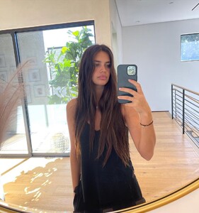 sarasampaio_151851810_3519142064881289_1175507049792888391_n.jpg