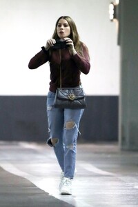 sofia-vergara-leaves-a-doctor-s-office-in-los-angeles-02-20-2021-9.jpg