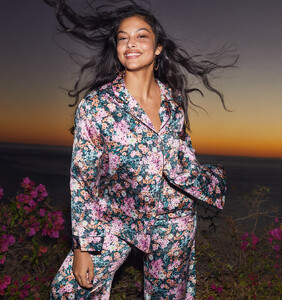 victorias-secret-spring-2021-satin-long-pj-set-hi-res.jpg