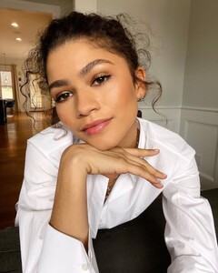 zendaya-for-the-new-york-times-2021-5.jpg
