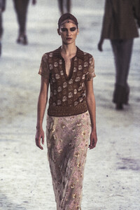 1266367939_DriesVanNoten1997WomenRTW60.thumb.jpg.d7131b43477f03c6544e0bca9bf0ef50.jpg