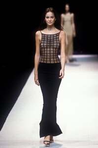 1425466932_HerveLeger1999WomenRTW89.thumb.jpg.42e46202d73f716b840b9c9148e5623d.jpg