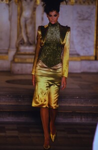1500017288_GivenchyCoutureSpring1997(8).thumb.jpg.97b45ad45f8b80b4f3ddbcf51368805a.jpg