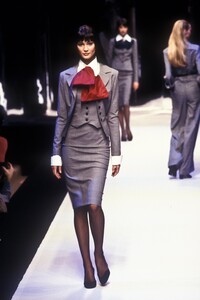 1691851641_HerveLeger1997WomenRTW23.thumb.jpg.6500af30886c7cd758958a8564df5297.jpg
