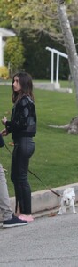 ana_de_armas_out_for_a_walk__(13) (1).jpg