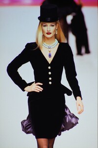 Yves-Saint-Laurent-Fall-1995 (26).jpg