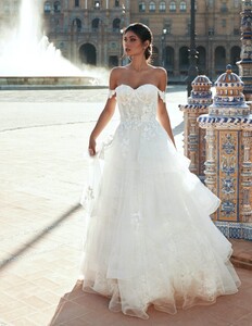 2-carrasco-wedding-dress-marchesa-pronovias.jpg