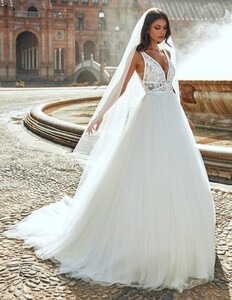 4-marisol-wedding-dress-marchesa-pronovias.jpg