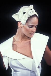 531278832_ChristianDior1999HauteCouture64.thumb.jpg.d77b6ec5b6055cc70b1928105c3bb535.jpg