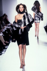 611156614_Halston2000WomenRTW43.thumb.jpg.fad6658315060cb5ded24e18c2357a1a.jpg