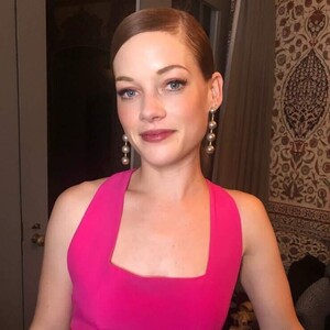 Jane-Levy-cleavage-3.jpg