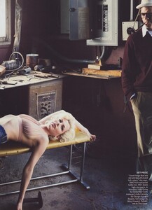 Leibovitz_US_Vogue_October_2011_14.thumb.jpg.8350d33ef06dbd6991becdb2d94bf7eb.jpg