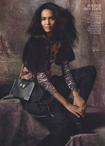 Meisel_US_Vogue_August_2011_02.thumb.jpg.286c1e22f57f185a346eddc32a8373b2.jpg