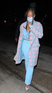 Rihanna---Dinner-candids-in-Santa-Monica-at-Giorgio-Baldi-02.jpg