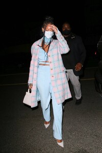 Rihanna---Dinner-candids-in-Santa-Monica-at-Giorgio-Baldi-03.jpg