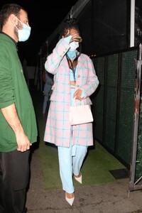 Rihanna---Dinner-candids-in-Santa-Monica-at-Giorgio-Baldi-12.jpg