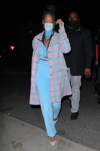 Rihanna---Dinner-candids-in-Santa-Monica-at-Giorgio-Baldi-14.jpg