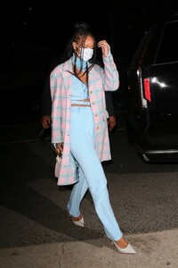 Rihanna---Dinner-candids-in-Santa-Monica-at-Giorgio-Baldi-15.jpg