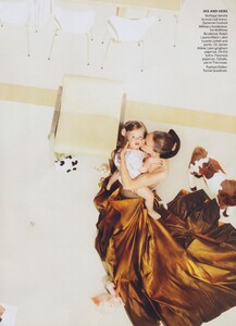 Testino_US_Vogue_August_2011_02.thumb.jpg.864b89f6577e9aad268258a4baa2815e.jpg
