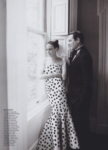 Testino_US_Vogue_August_2011_11.thumb.jpg.80a9a1c8e07e6aeb333c40683c82b552.jpg
