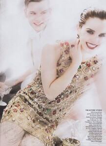 Testino_US_Vogue_July_2011_06.thumb.jpg.4206c071a305b3088349857f7b8acba3.jpg