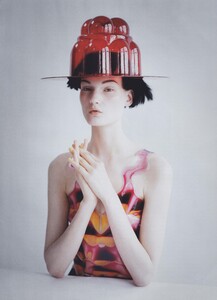 Walker_US_Vogue_August_2011_02.thumb.jpg.53ce57ac8f6a1868e4846a4b83d3bd30.jpg