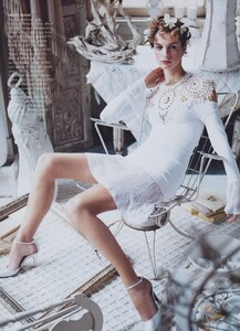 White_Meisel_US_Vogue_March_2002_12.thumb.jpg.a10e010d934a72e30e1b7f7189c8ef35.jpg