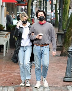ari-fournier-and-cole-sprouse-out-in-vancouver-03-07-2021-4.jpg