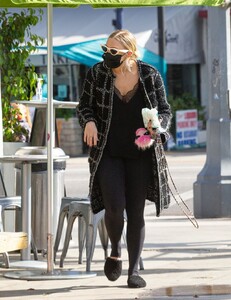 ashlee-simpson-at-munchies-in-studio-city-03-08-2021-5.jpg