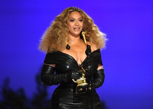 beyonce-knowles-grammy-awards-2021-5.jpg