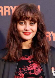 ella-purnell-at-the-ferryman-opening-night-at-jacobs-theatre-in-new-york-10-21-2018-3.jpg
