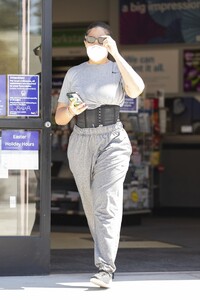 jordyn-woods-out-in-calabasas-03-29-2021-3.jpg