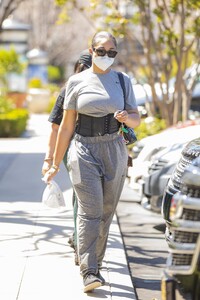 jordyn-woods-out-in-calabasas-03-29-2021-6.jpg