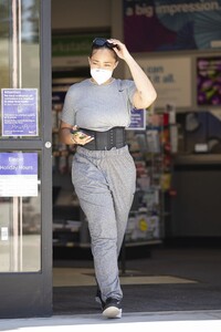 jordyn-woods-out-in-calabasas-03-29-2021-8.jpg